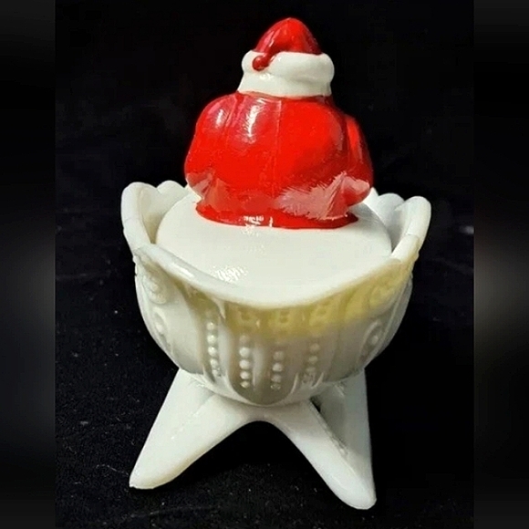 ***SOLD*** Vintage WESTMORELAND OPALINE MILKGLASS SANTA on SLEIGH - Picture 4 of 13